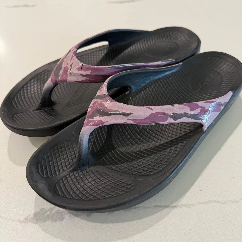 OOFOS OOriginal Recovery Sandals Womens 10 EU 41 Black‎ Purple Camo Flip Flops